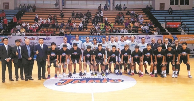 意媒：库普梅纳斯转型中卫表现亮眼，尤文中场补强成当务之急（意媒称库普梅纳斯改踢中卫表现抢眼，尤文中场补强迫在眉睫）