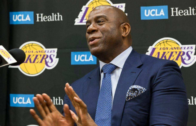 足球报：海港内部鼓励球员放开去打，高层无条件信任穆斯卡特（足球报：海港队内提倡球员大胆发挥，高层对穆斯卡特完全信任）