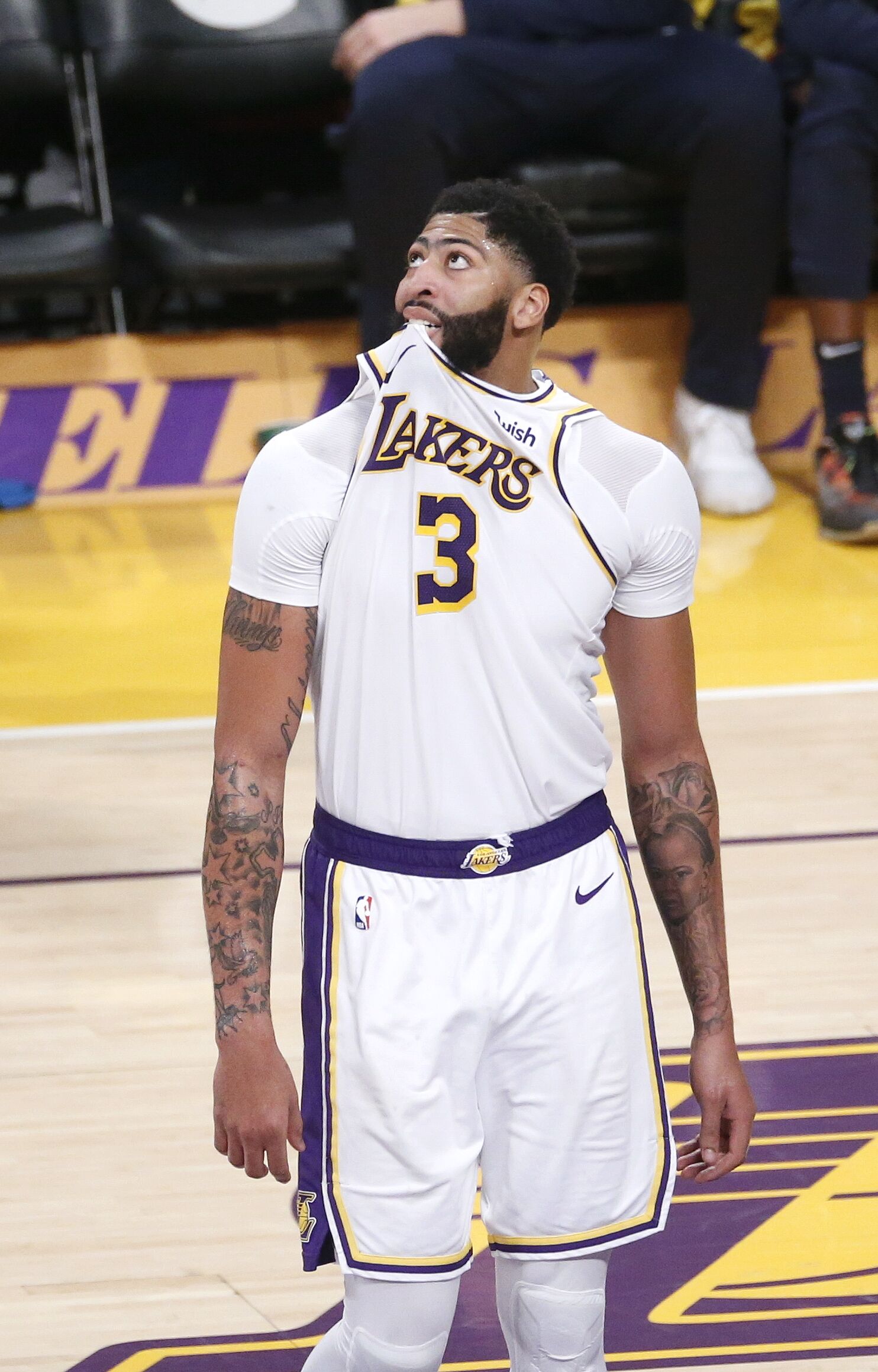 澳超半场：双方破门乏术，西悉尼流浪者暂0-0悉尼FC（澳超半场：西悉尼流浪者0-0悉尼FC，双方均无建树）