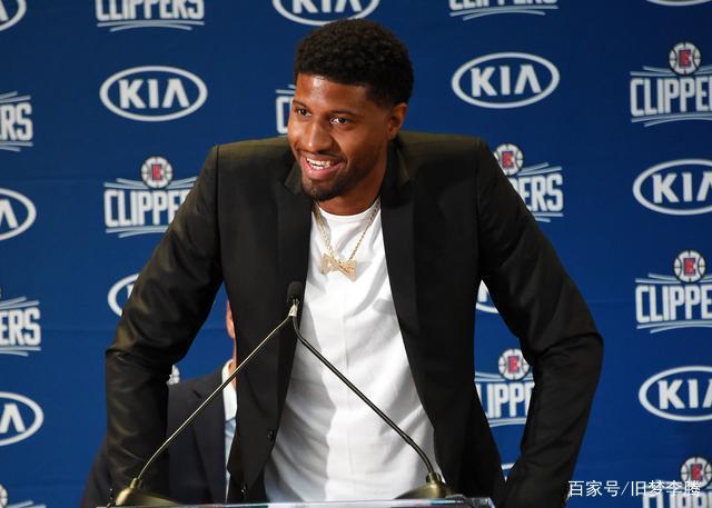 埃斯特旺经纪人：我们连续4年和巴萨谈转会，但对方财政困难（埃斯特旺经纪人：与巴萨四年洽谈转会受阻，因其财务吃紧）