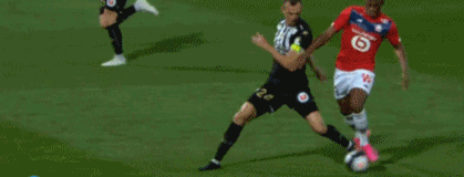 欧冠赛场精彩瞬间：皇马主场2-0取胜,（欧冠高光时刻：皇马主场2-0告捷）