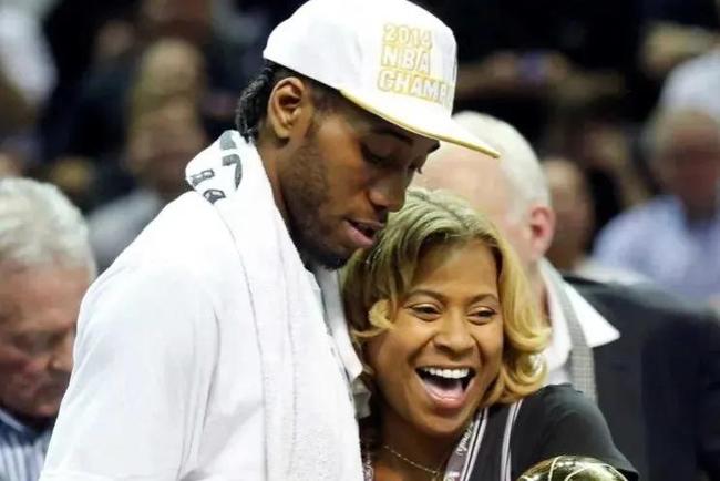 记者：泰山不会放弃成绩搞年轻化，韩鹏明年是否执教还没定（记者：泰山队不会为年轻化牺牲成绩，韩鹏明年是否执教尚未确定）