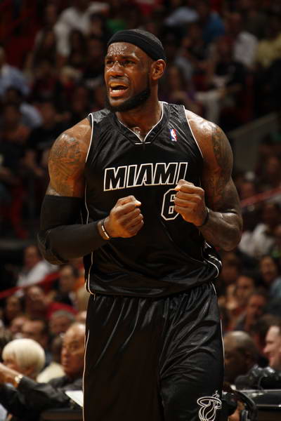 新援哈托身穿世俱杯冠军徽章球衣亮相，切尔西将持有4年（切尔西新援哈托穿世俱杯冠军徽章战袍亮相，合同期4年）